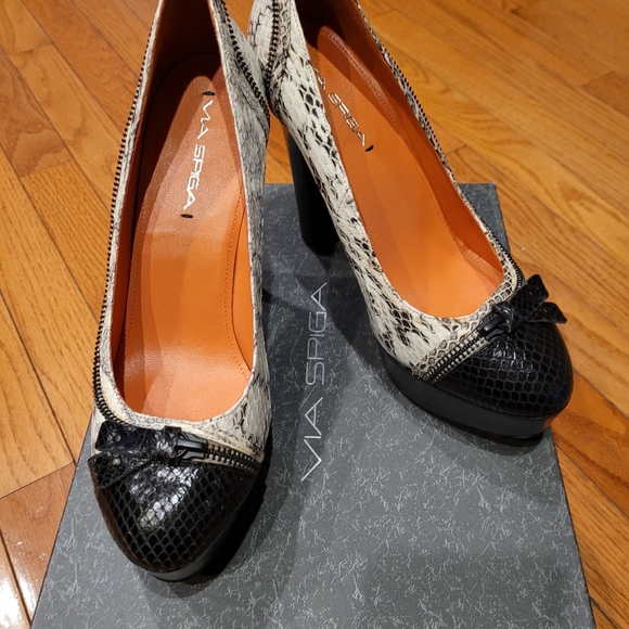 Shoes - Picture 4 of 5